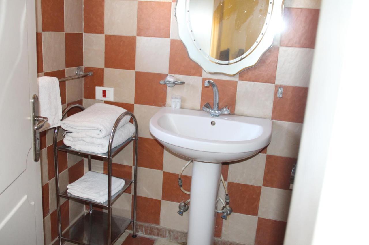 א-נאקורה Luna Motel מראה חיצוני תמונה